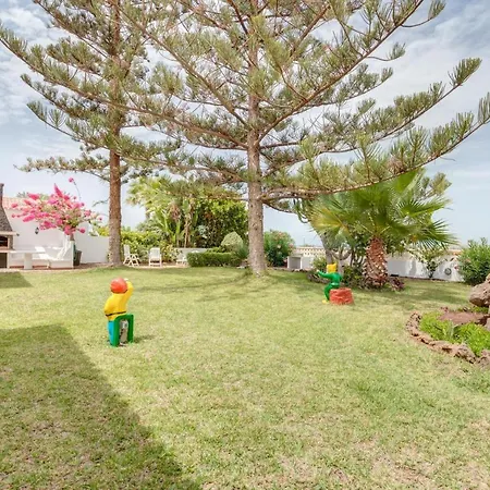 Domek alpejski Amplio Chalet En Con Jardin Y Vista Al Mar Palm-mar