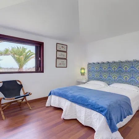 Amplio Chalet En Con Jardin Y Vista Al Mar *