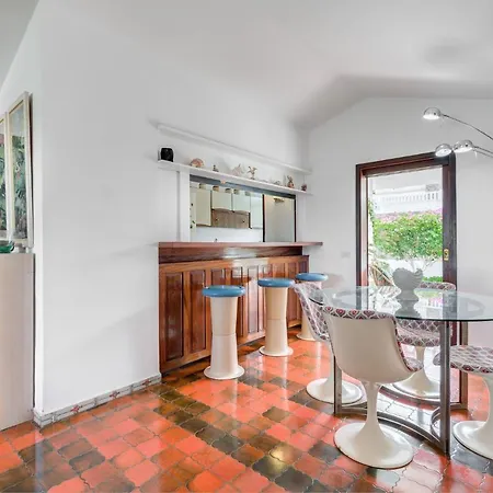 Amplio Chalet En Con Jardin Y Vista Al Mar شاليه
